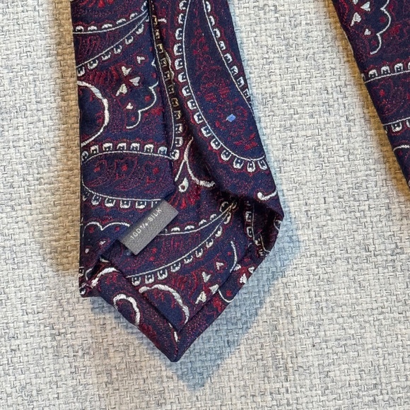 Daniel Cremieux Signature Sevenfold Navy Red Silk Necktie - Picture 3 of 3